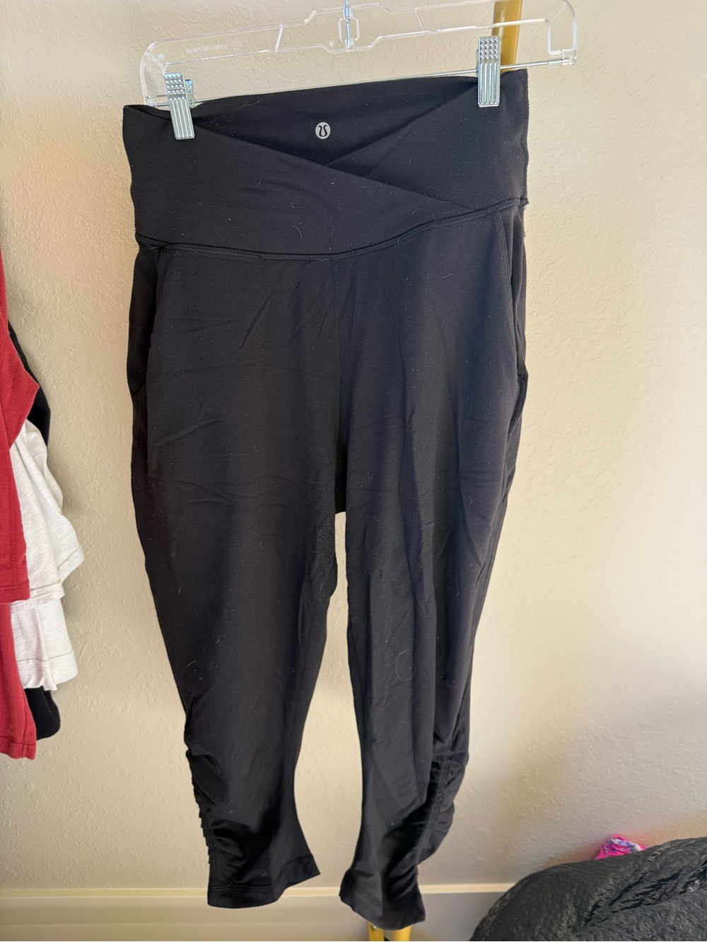 lululemon black cropped crossover-waist capris